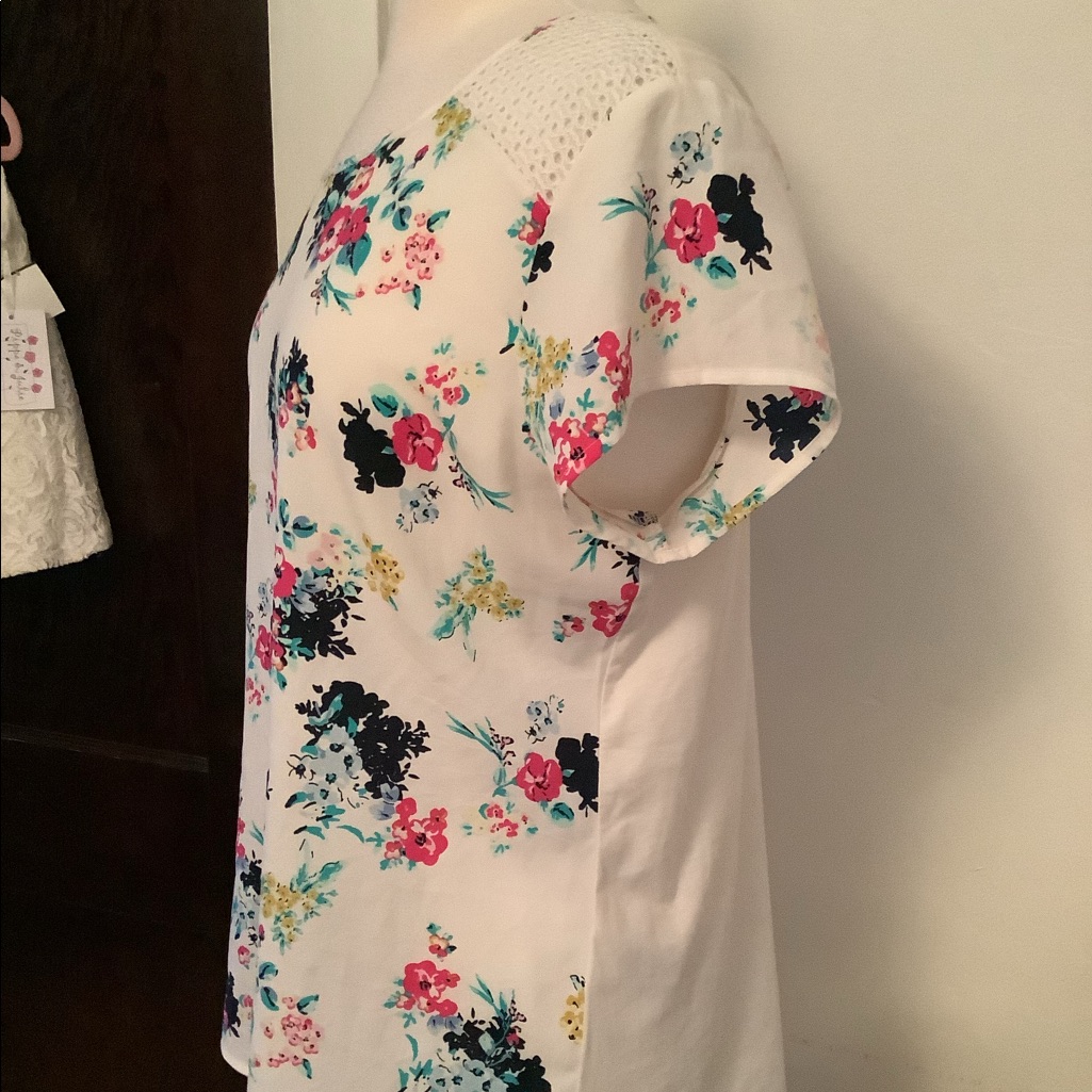 Vanheusen Beautiful Ss Floral Blouse